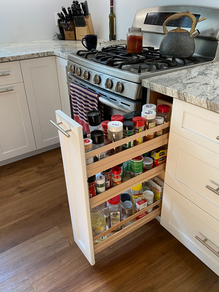 Kitchen cabinet organizer pullout system
