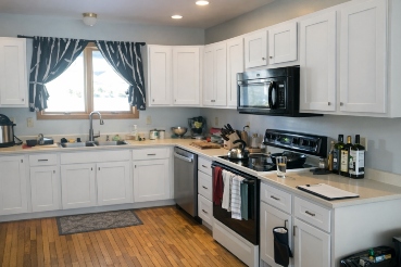 White shaker kitchen cabinet professional spray painting